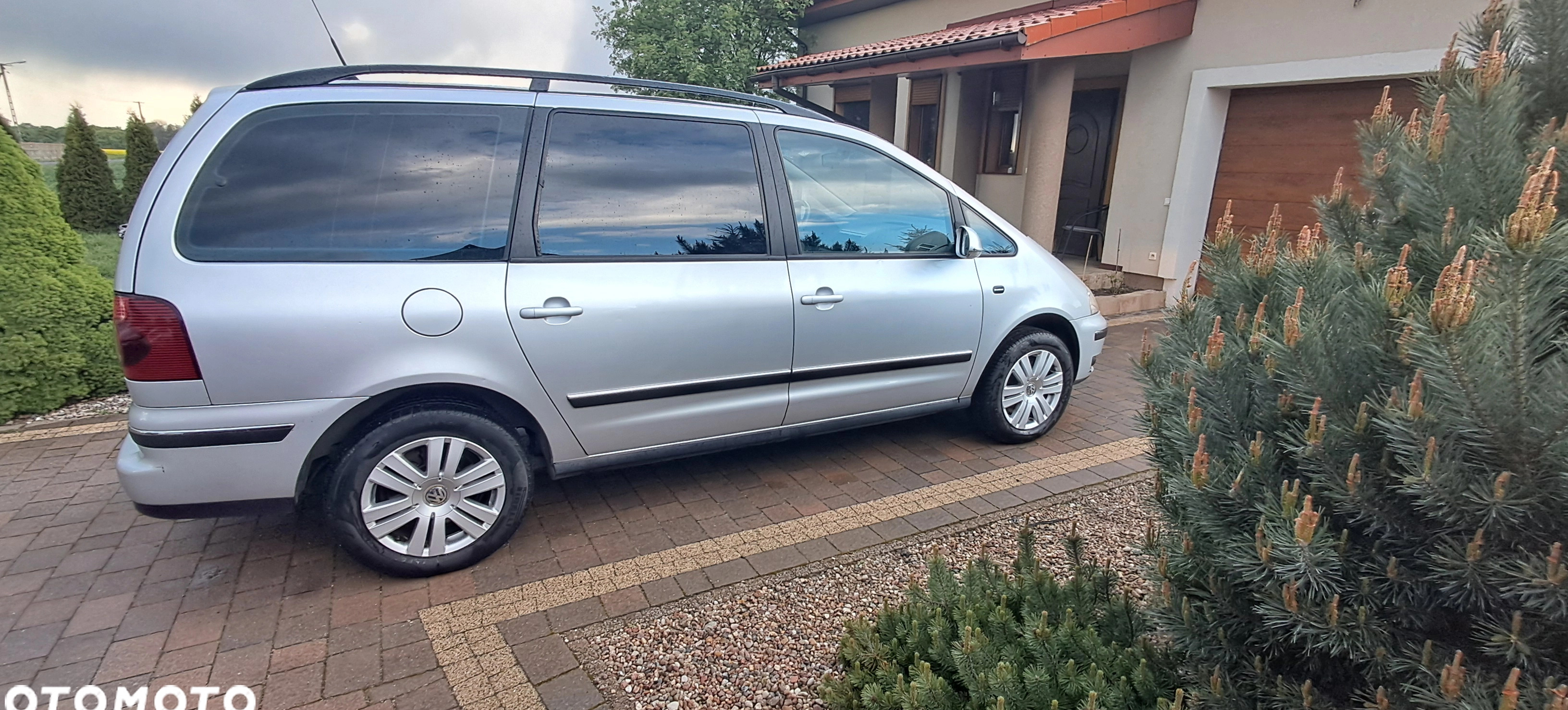 Volkswagen Sharan cena 15500 przebieg: 211500, rok produkcji 2010 z Koło małe 121